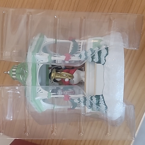 Hallmark 2020 Member Exclusive Ornament Snowman Band - Picture 2 of 7